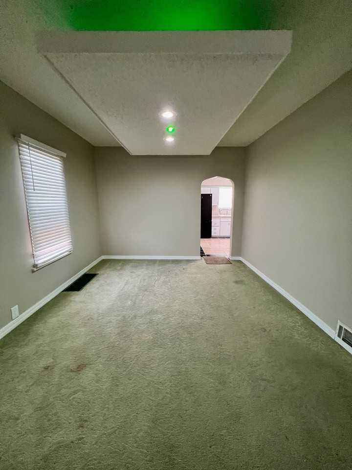 2731 Madison St - Photo 4 of 17
