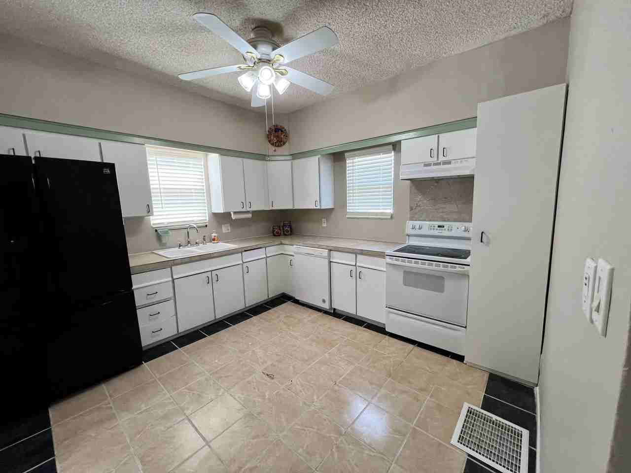 2731 Madison St - Photo 5 of 17