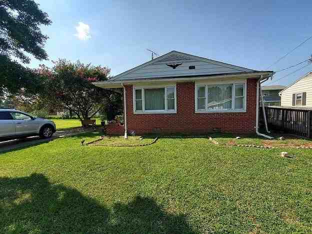 739 Rosemont Ave - Photo 4 of 20