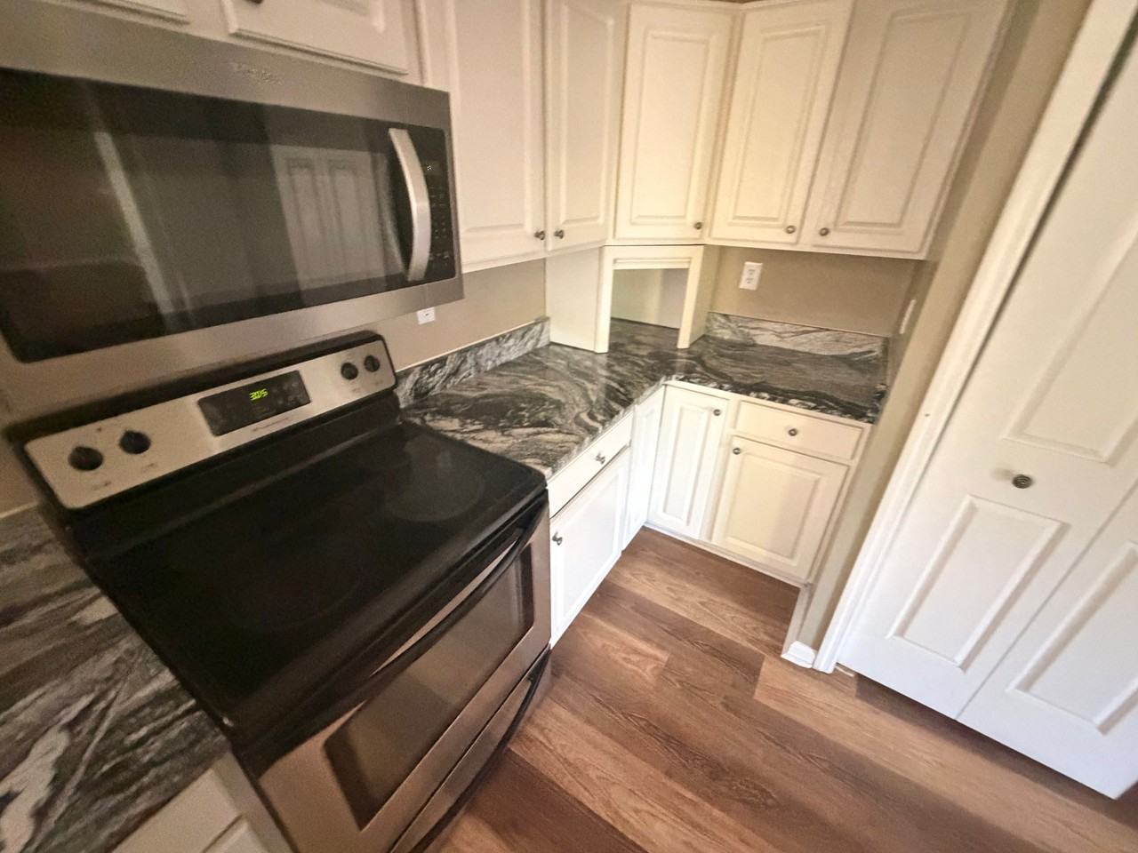 2185 Belmont Dr - Photo 6 of 8