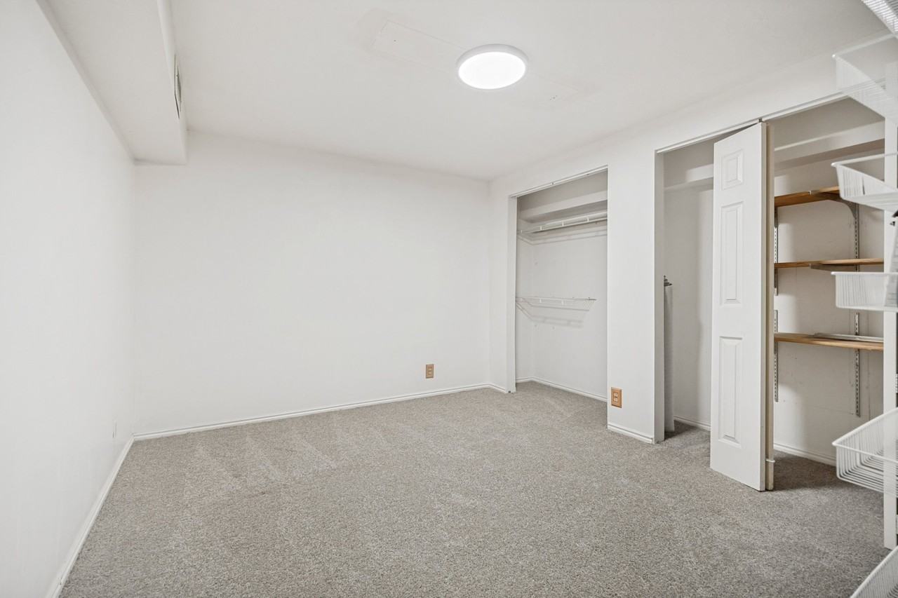 8736 S Oakwood Park Cir - Photo 6 of 16