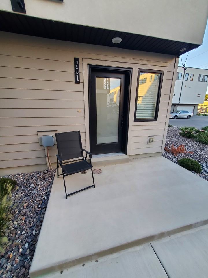 1590 Sw #701 - Photo 2 of 15