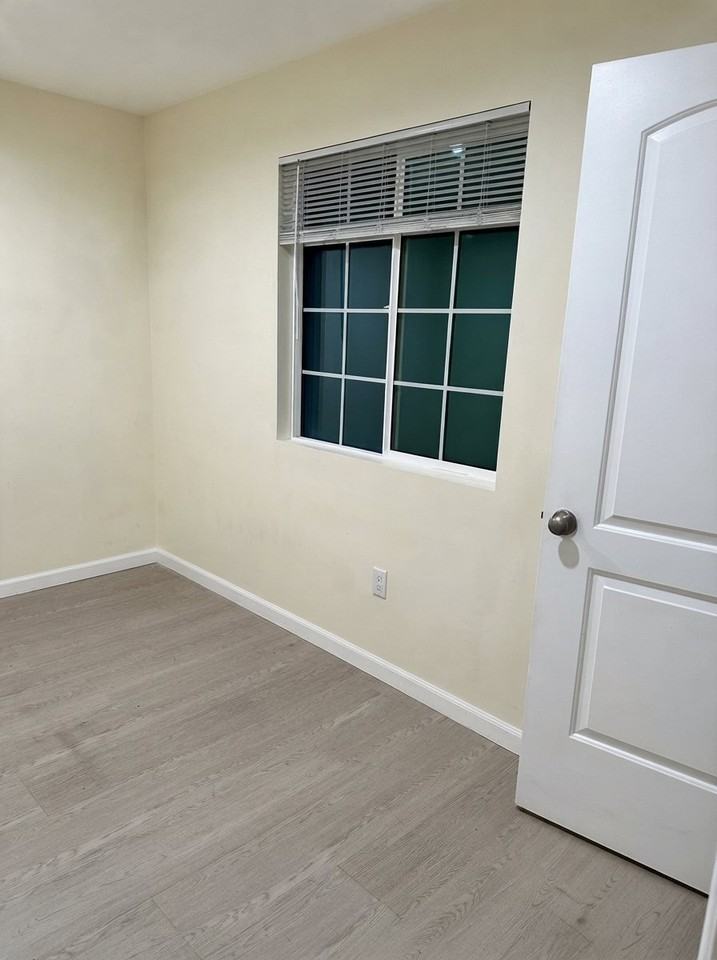 1432 N Carmelita Ave #TH - Photo 6 of 9
