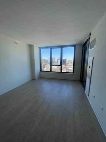 140 W Superior St - Photo 3 of 9