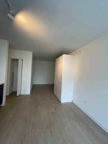140 W Superior St - Photo 4 of 9