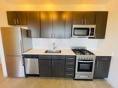 140 W Superior St - Photo 6 of 9