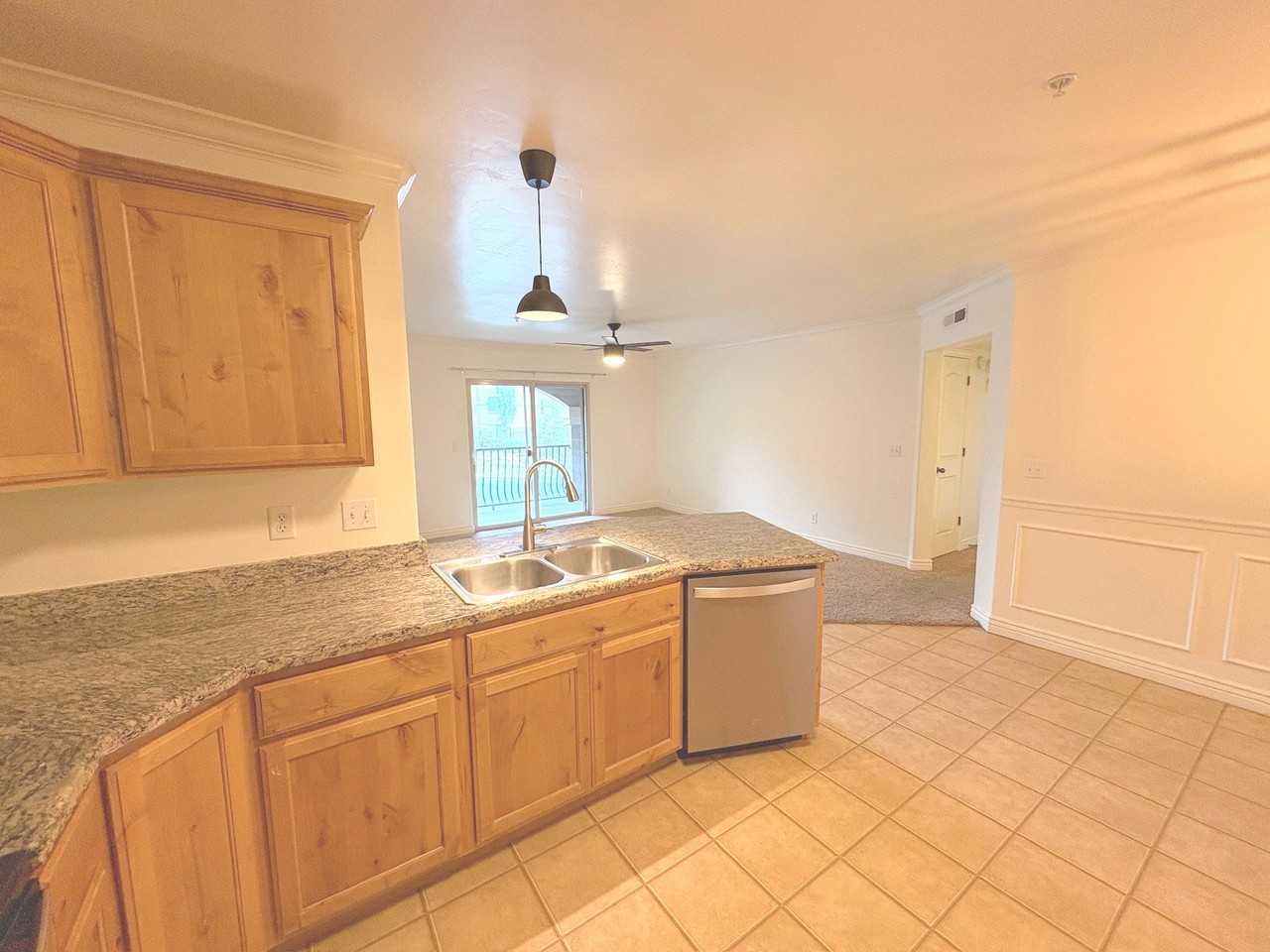 425 Sw #203 - Photo 3 of 20
