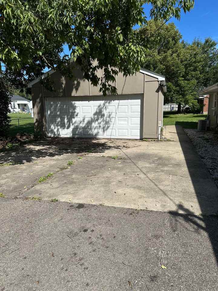 623 Bonnycastle Ave - Photo 3 of 10