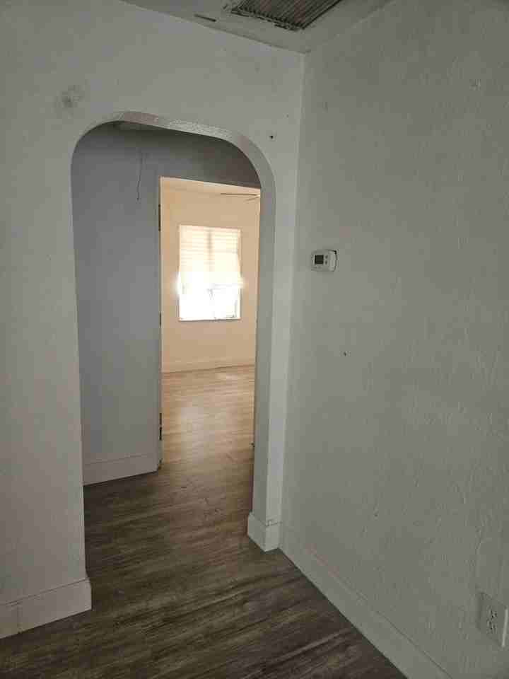 1612 S Eustis St - Photo 6 of 11