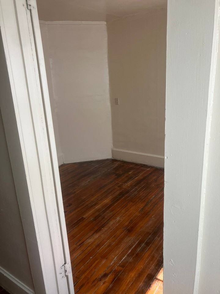 1310 Dewey Ave #1 - Photo 5 of 11