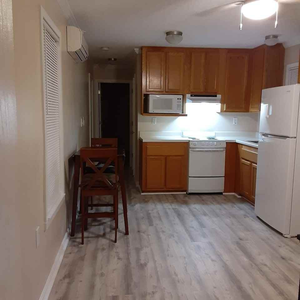 615 Fourth St - Photo 2 of 4