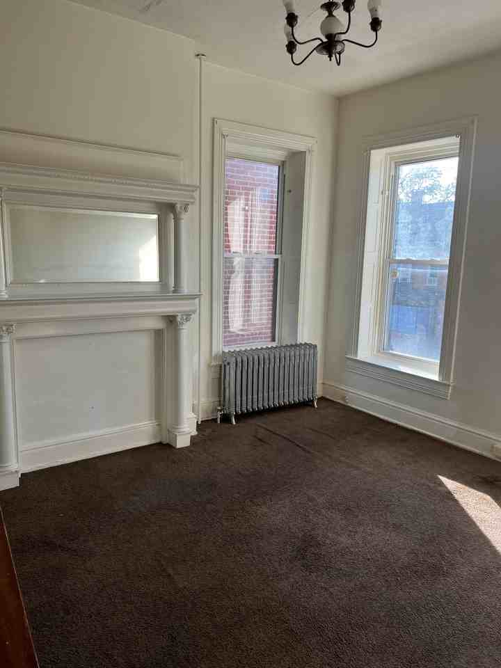 631 W Market St 2nd Fl #2 - Photo 4 of 10