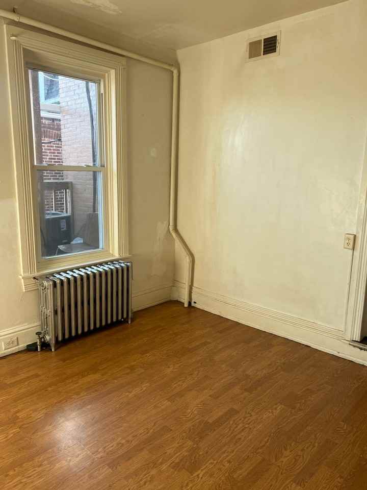631 W Market St 2nd Fl #2 - Photo 5 of 10