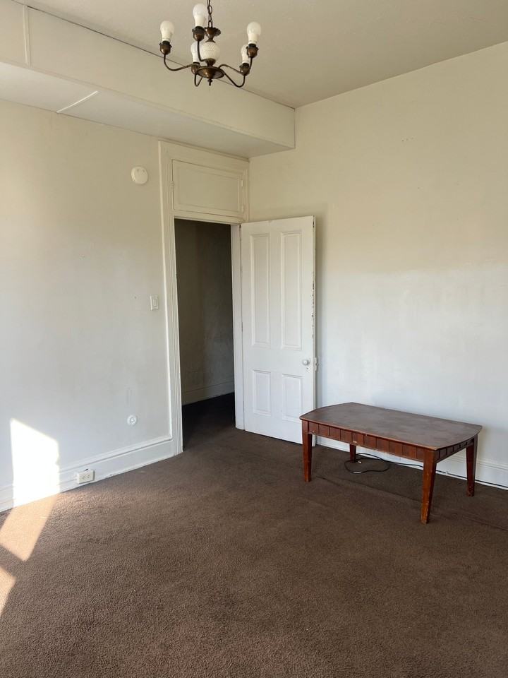 631 W Market St 2nd Fl #2 - Photo 6 of 10