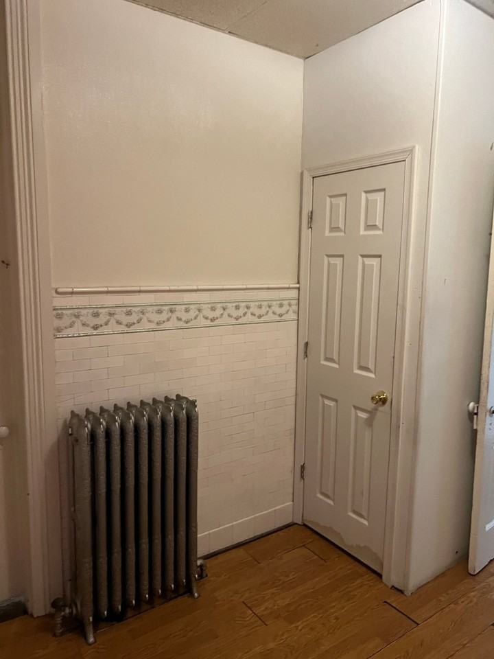 631 W Market St 2nd Fl #2 - Photo 7 of 10