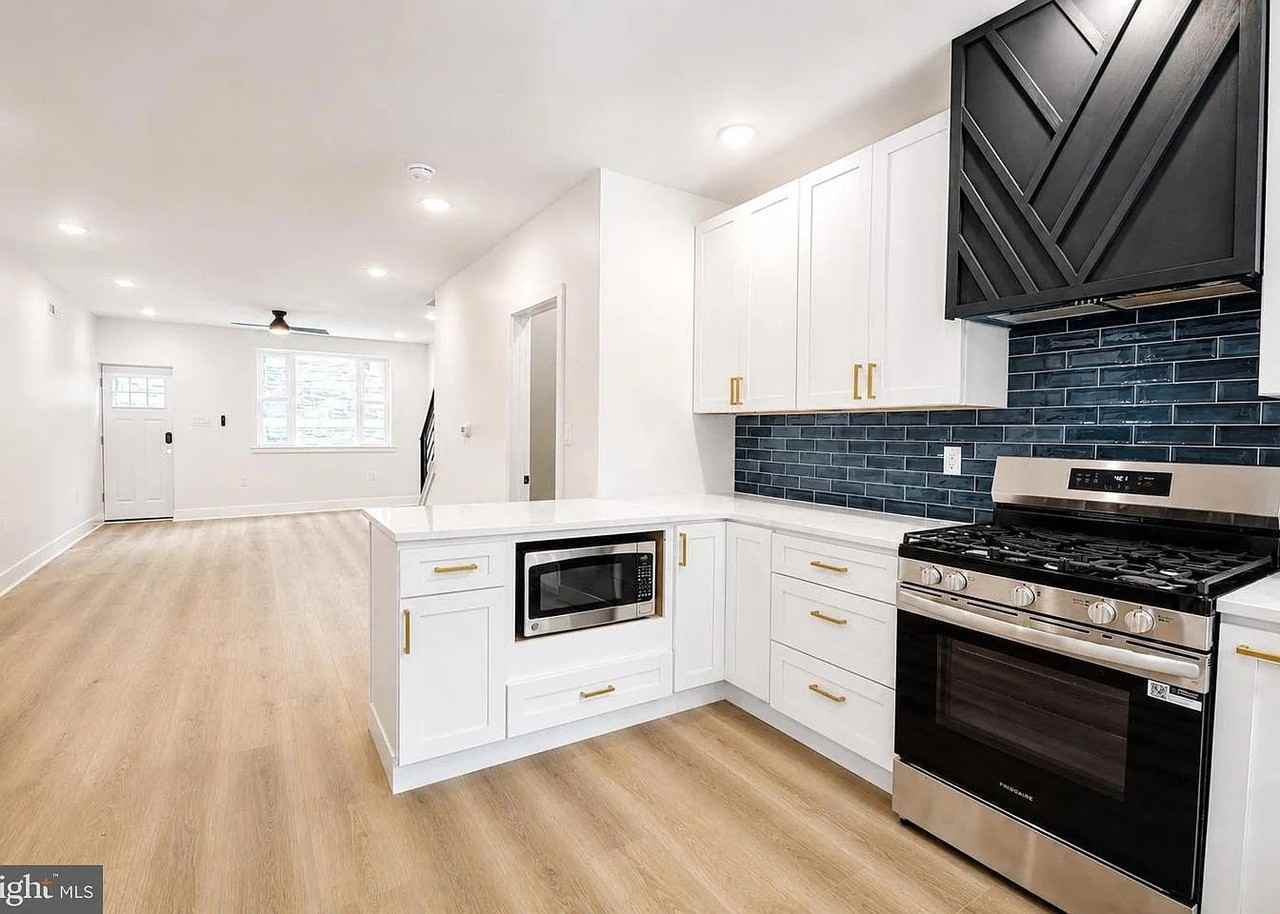 1513 E Hewson St - Photo 5 of 7