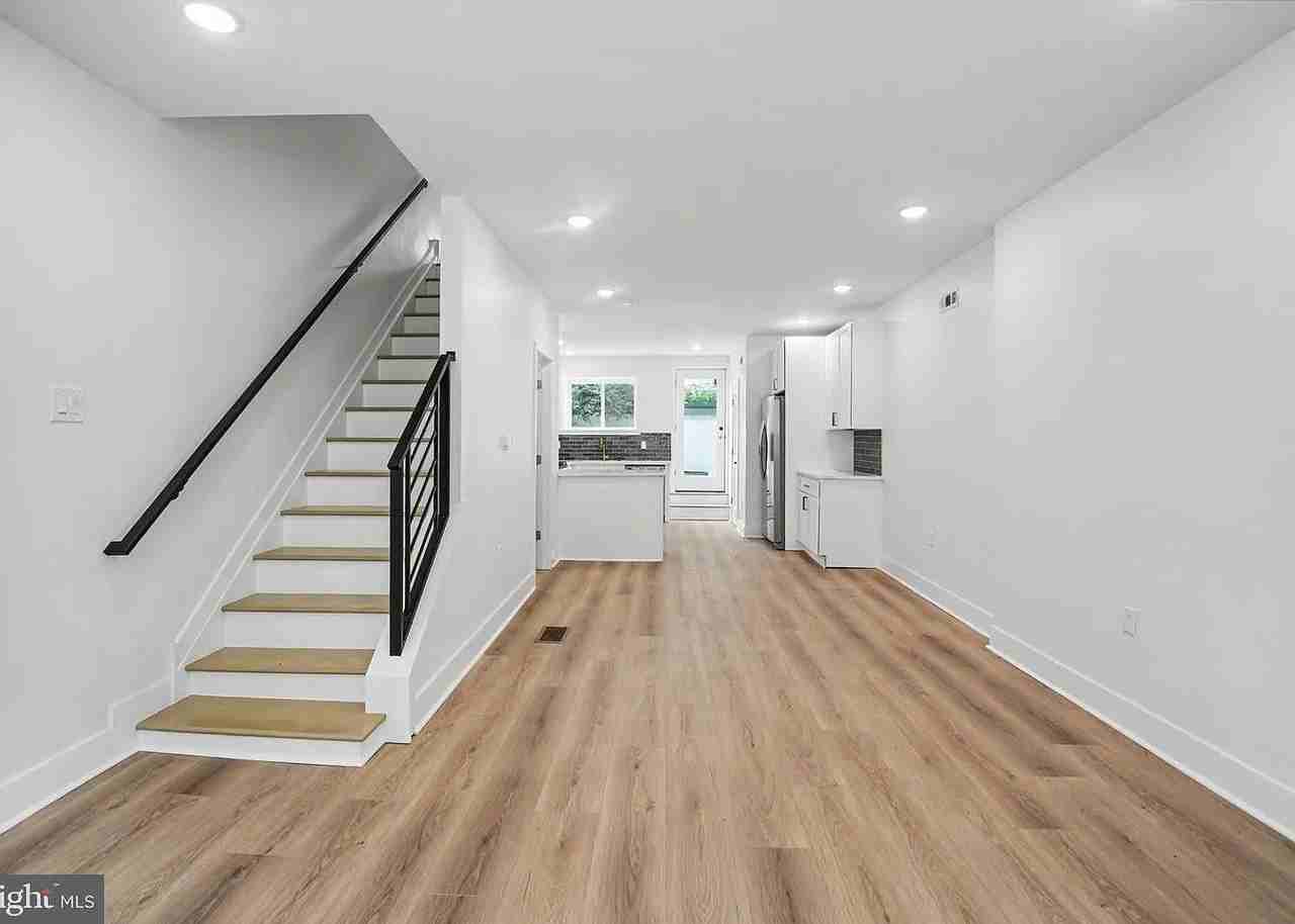 1513 E Hewson St - Photo 7 of 7