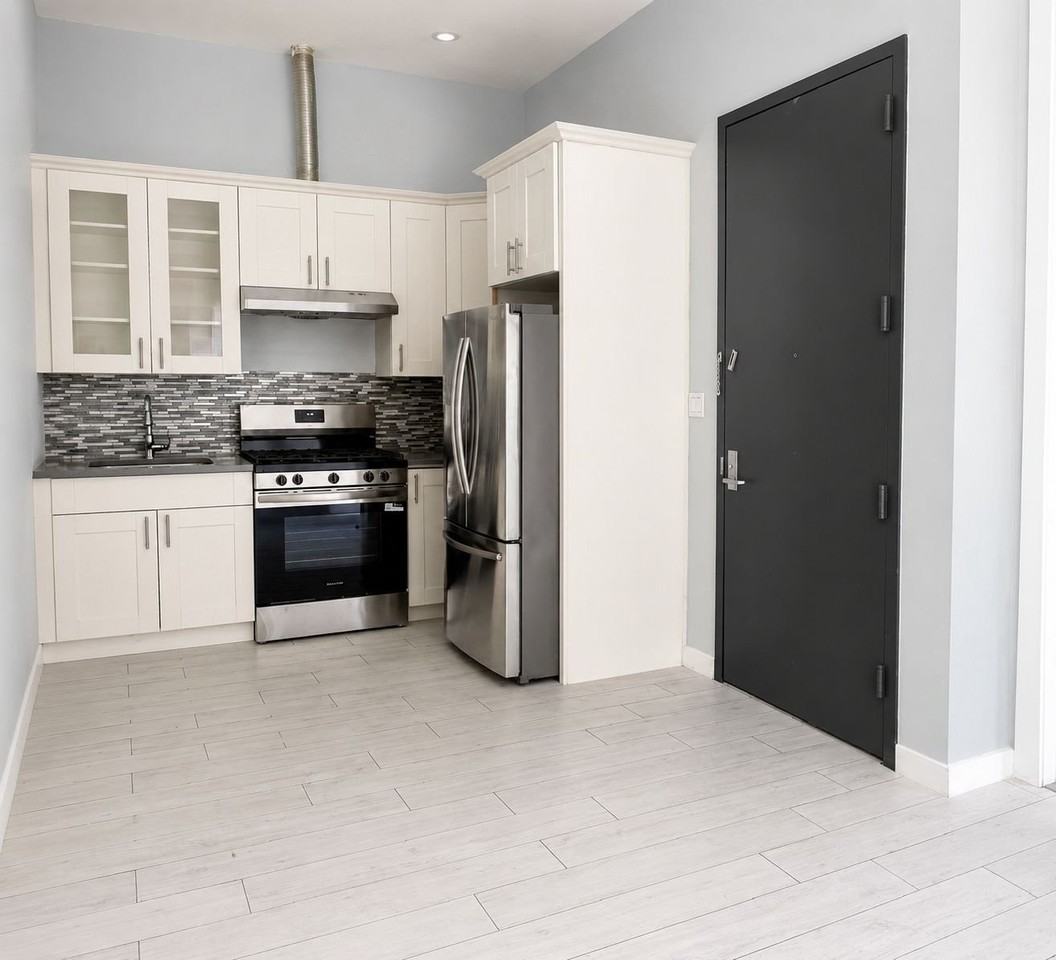 560 Riverdale Ave #2R - Photo 3 of 9