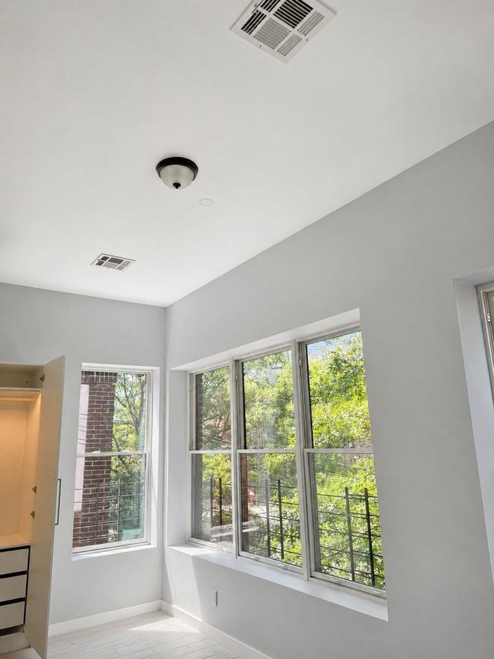 560 Riverdale Ave #2R - Photo 7 of 9
