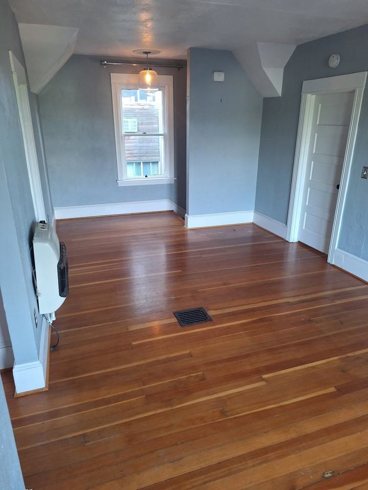 432 Ne Dekum St #B - Photo 3 of 11