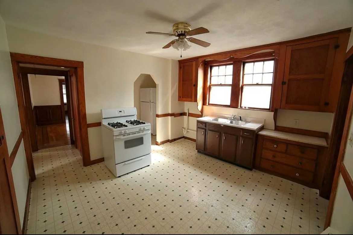 7 Seagrave Rd #1 - Photo 3 of 5