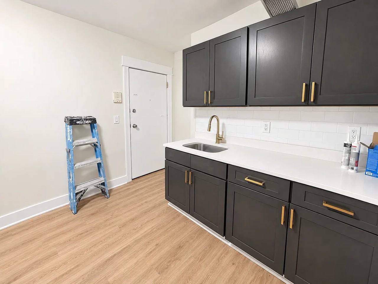 160 59th St #B100 - Photo 3 of 11