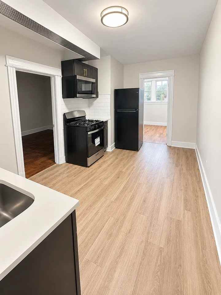 160 59th St #B100 - Photo 5 of 11