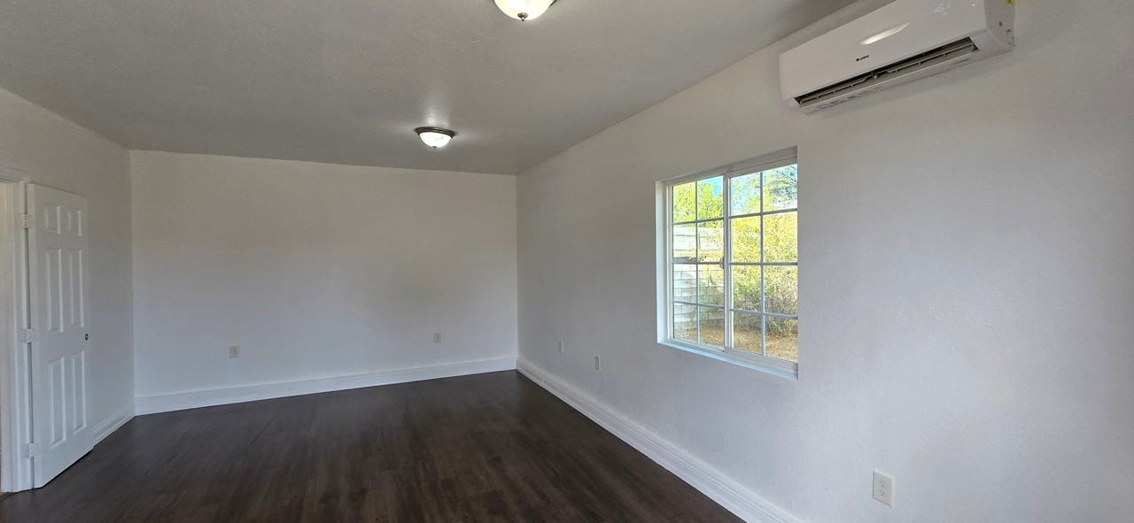 2373 N Alameda Ave - Photo 3 of 14
