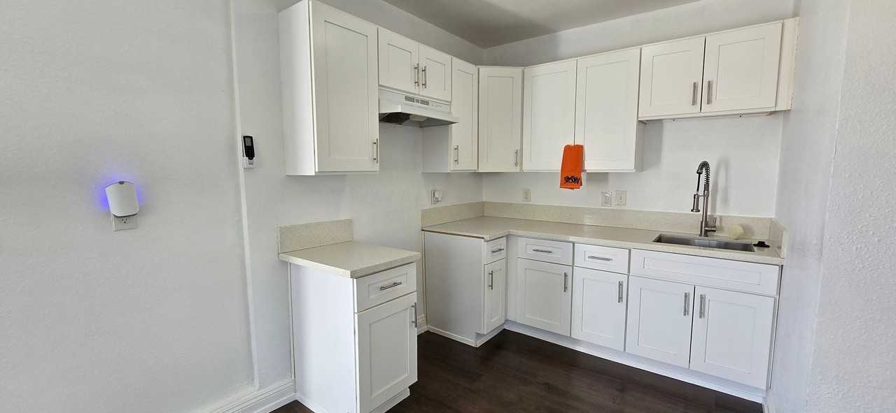 2373 N Alameda Ave - Photo 5 of 14