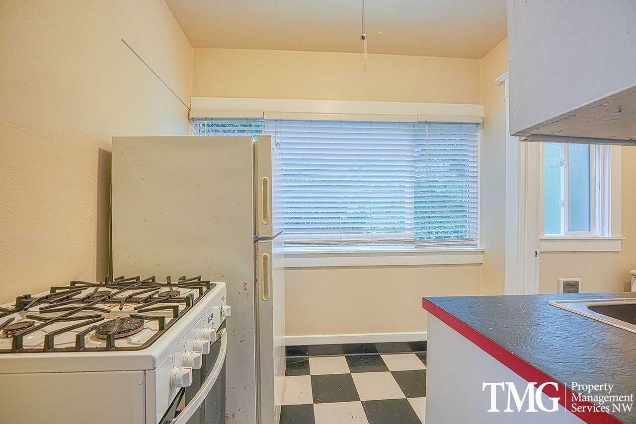 Thurman Apartments - Photo 5 of 19