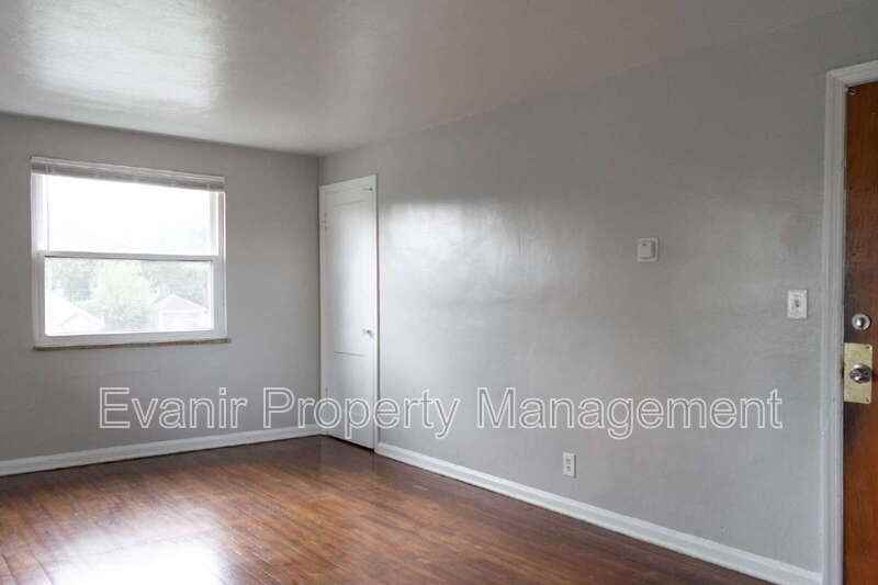 113 Niagara Ave #4 - Photo 2 of 10