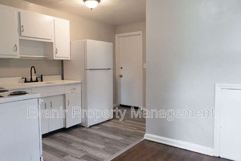 113 Niagara Ave #4 - Photo 3 of 10