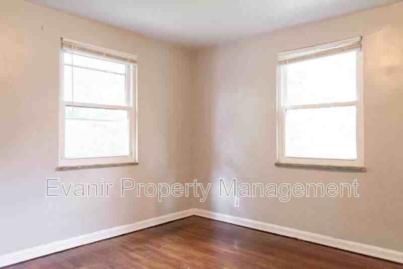 113 Niagara Ave #4 - Photo 7 of 10