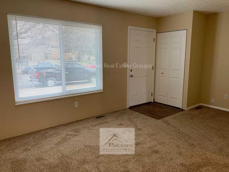 1122 Delaware Dr - Photo 3 of 16