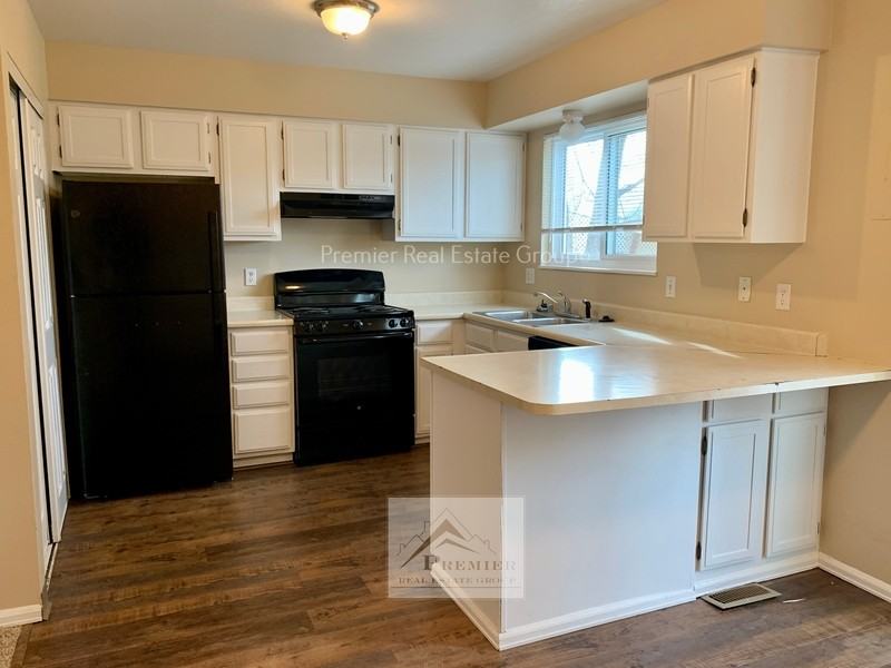 1122 Delaware Dr - Photo 4 of 16
