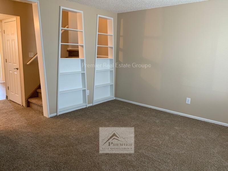 1122 Delaware Dr - Photo 5 of 16