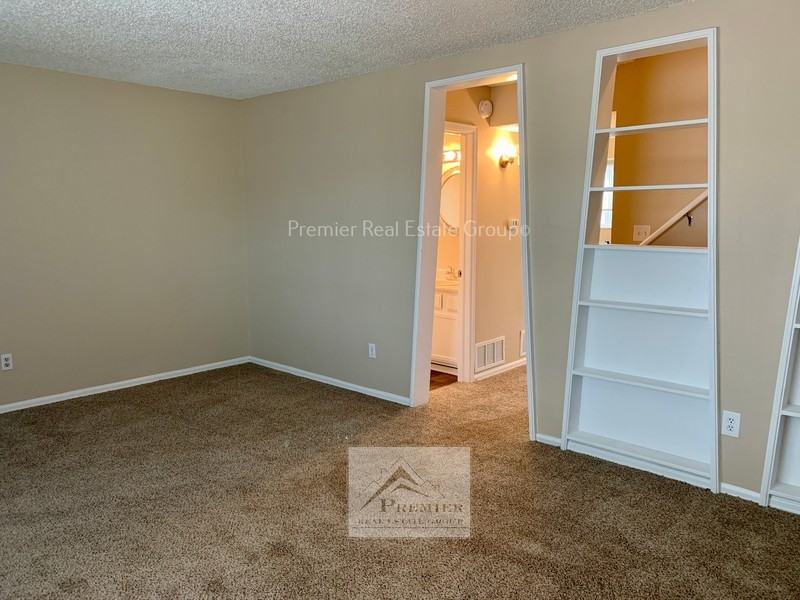 1122 Delaware Dr - Photo 6 of 16