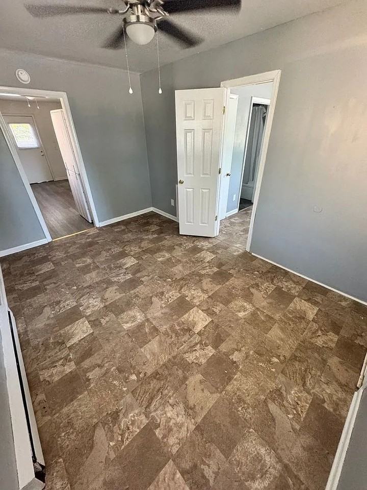800 Akron Street - Photo 3 of 12