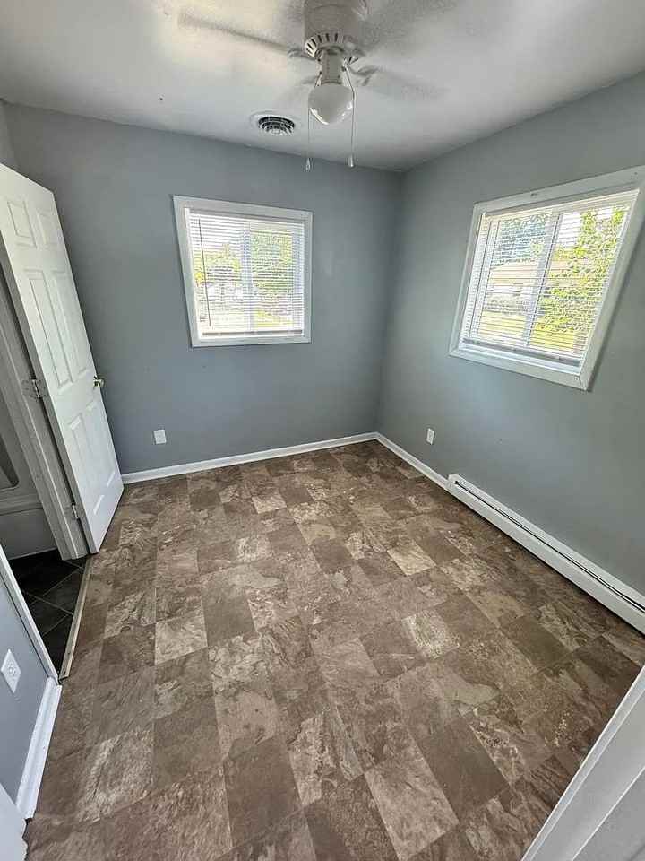 800 Akron Street - Photo 5 of 12