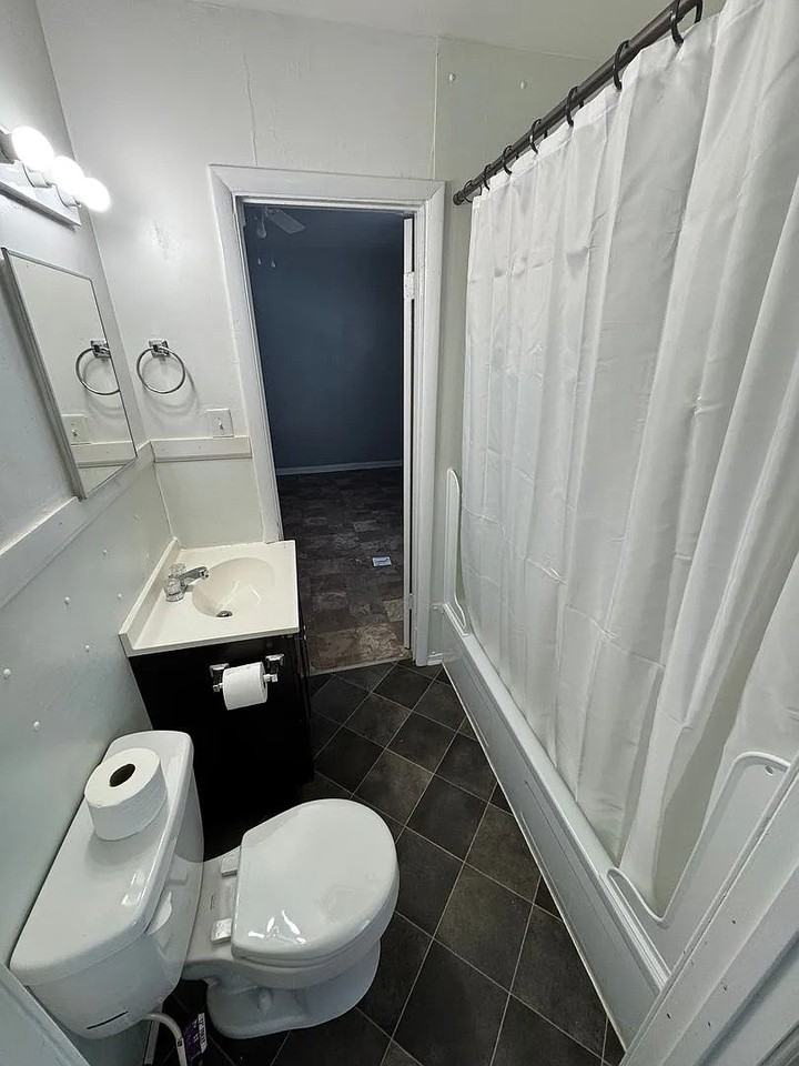 800 Akron Street - Photo 6 of 12