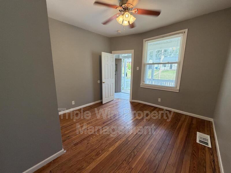 7790 Folk Ave - Photo 7 of 26