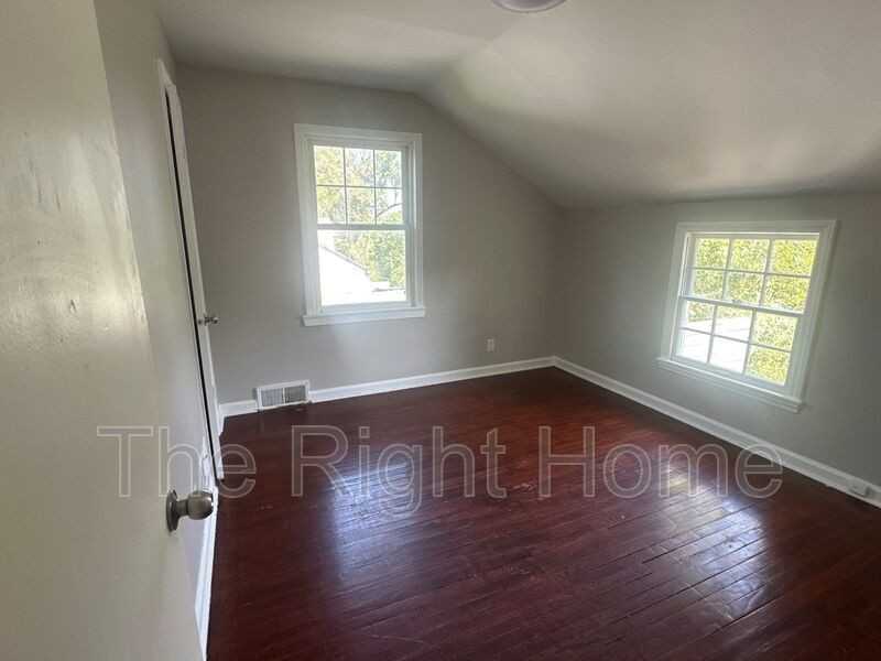 6735 N 34th St - Photo 6 of 9