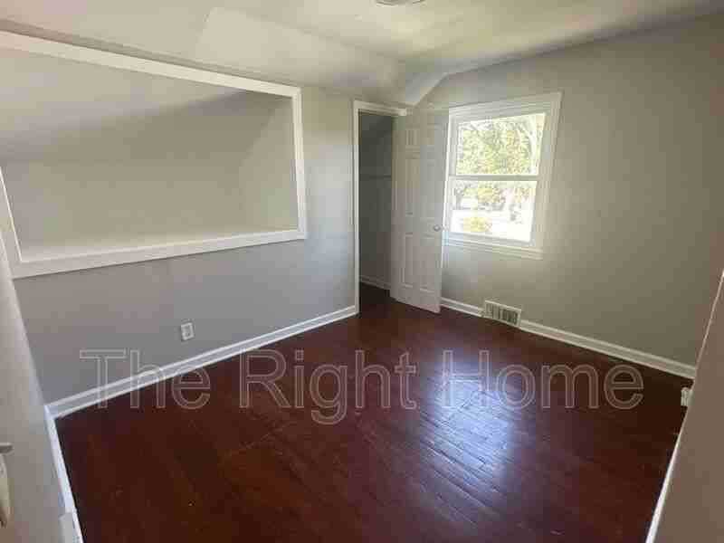 6735 N 34th St - Photo 7 of 9