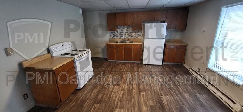 7 N East St #B - Photo 5 of 8