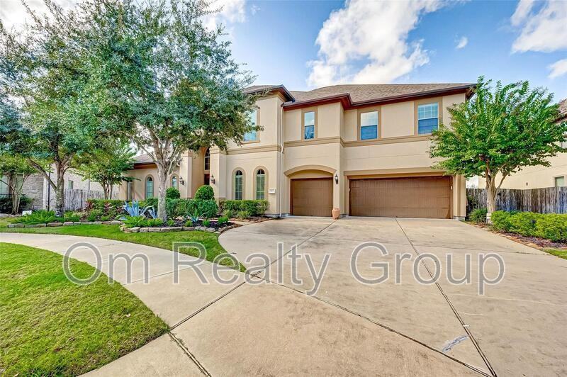 2910 Cotswold Ln - Photo 2 of 16