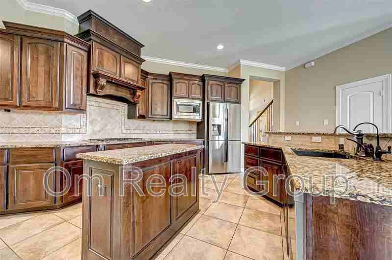 2910 Cotswold Ln - Photo 3 of 16