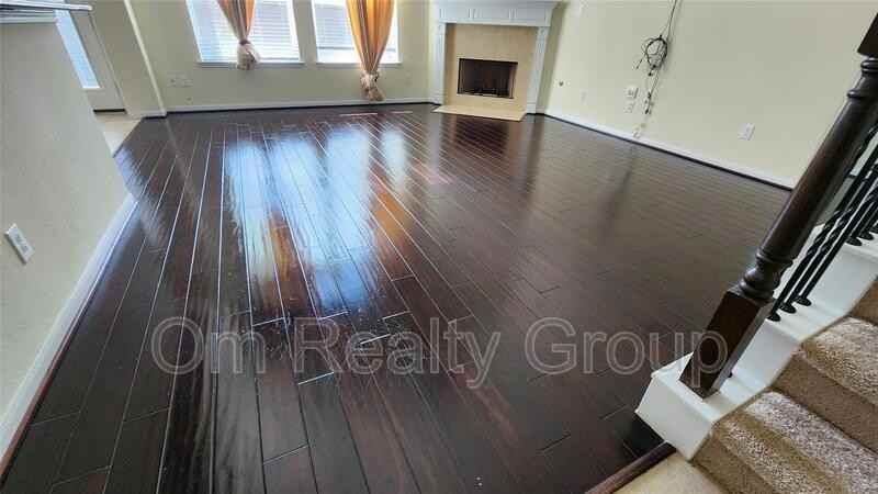 2318 Nashmor Dr - Photo 3 of 30