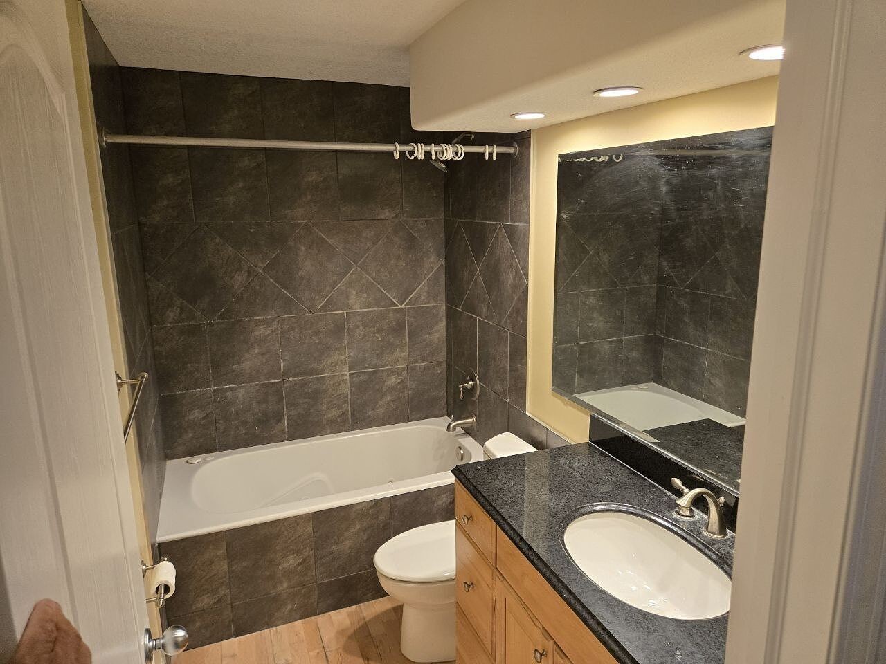 11318 72 Ave Nw - Photo 4 of 12