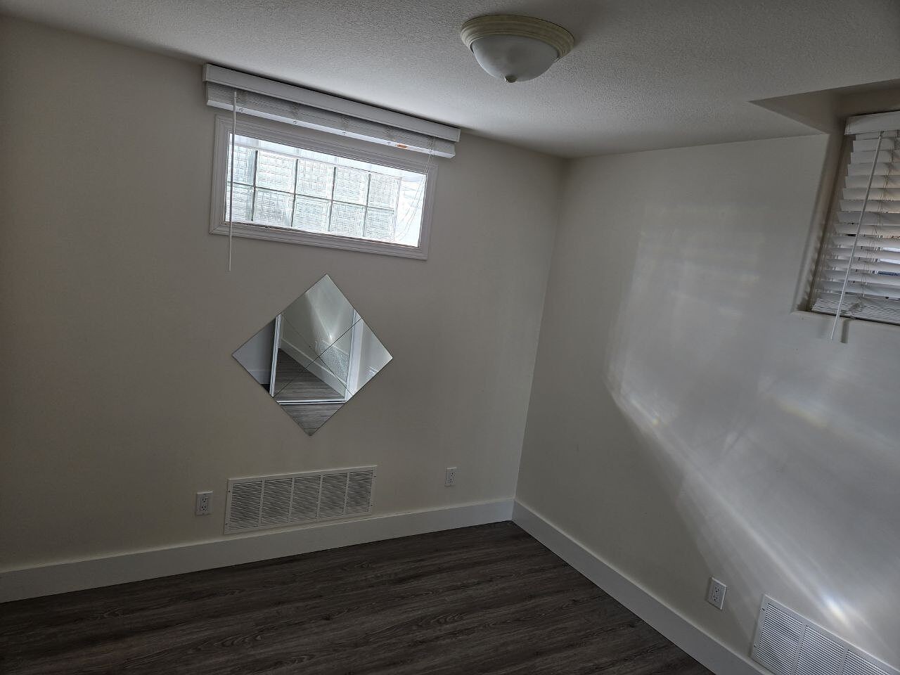 11318 72 Ave Nw - Photo 7 of 12