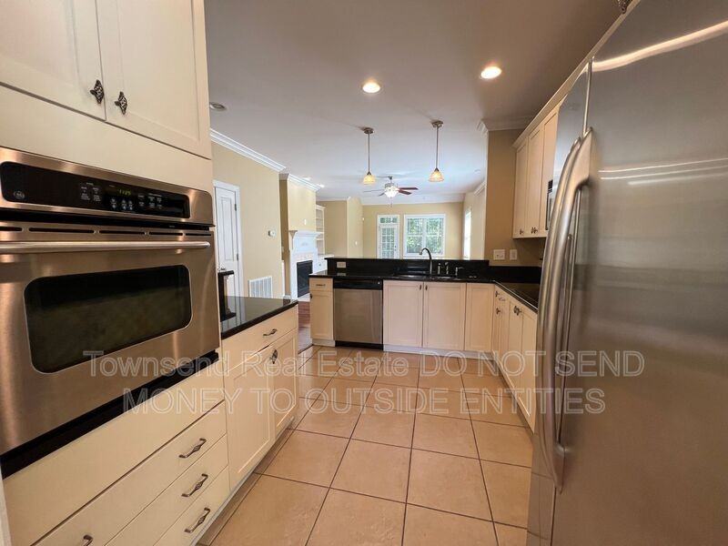 2210 Westdale Dr - Photo 3 of 24